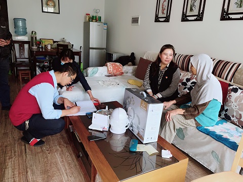 李文娟慰问社区少数民族居民