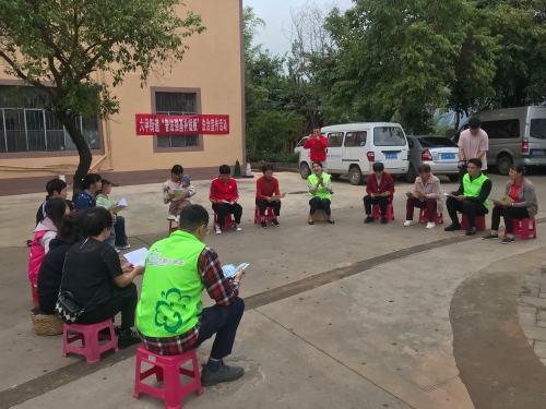 普法志愿者院坝普法